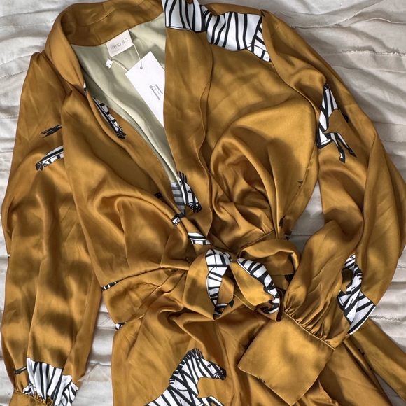 NWT! ⭐️ SukiSo Gold Elsa Wrap Dress in Zebra - Picture 3 of 16